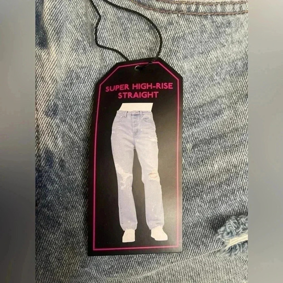 No Bounderies Super High Rise Straight Relaxed Distressed Button Fly Mom Jeans - Picture 5 of 13